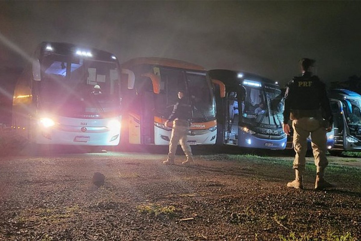 Polícia Rodoviária Federal apreende quase 80 ônibus por envolvimento em atos em Brasília