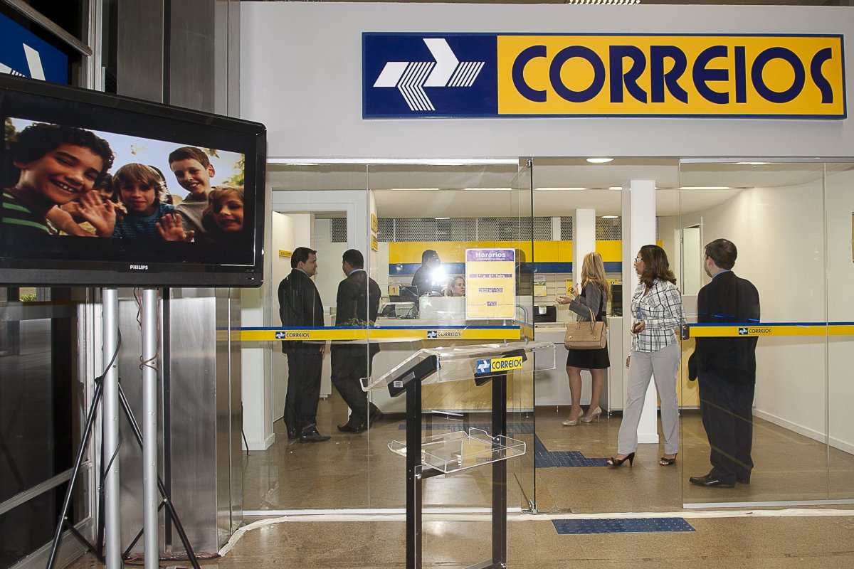 Bolsonaro afirma que privatização dos Correios ganha força no governo