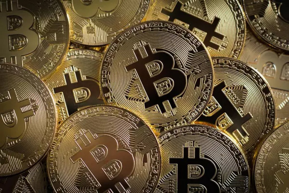 Bitcoin sobe 25% com recuperação do mercado cripto