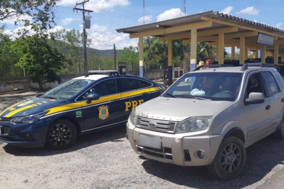 PF recupera veiculo roubado e prende condutor
