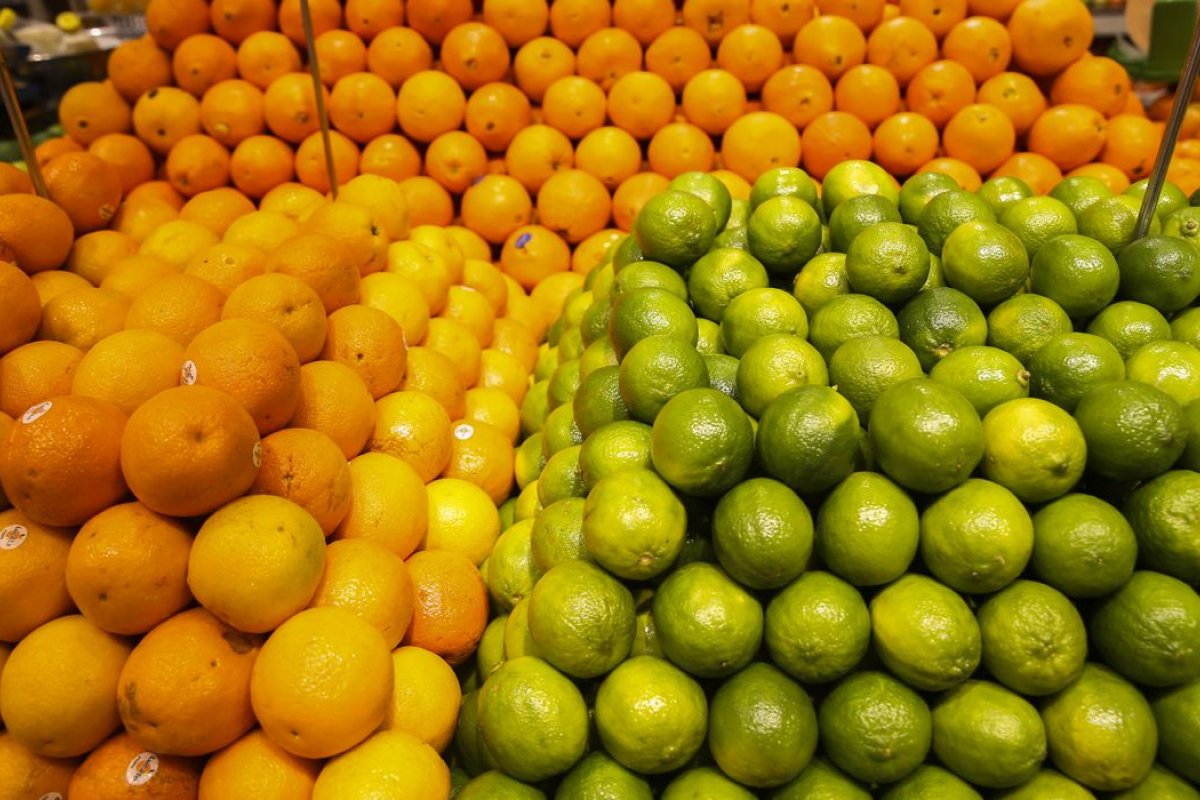 Banana, laranja, mamão e melancia registram queda de preços, diz Conab