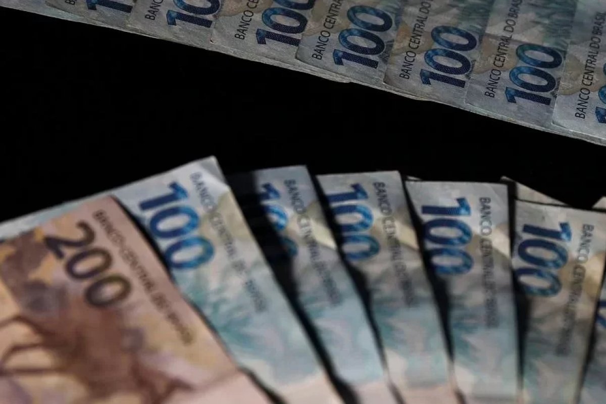 Brasil fecha 2022 com queda de inadimplentes, aponta Confederação