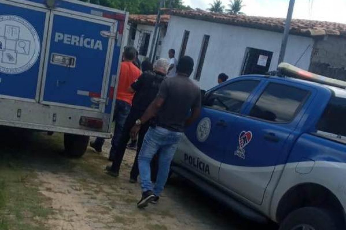 Jovem é morto próximo a canal de esgoto no Aviário, em Feira de Santana