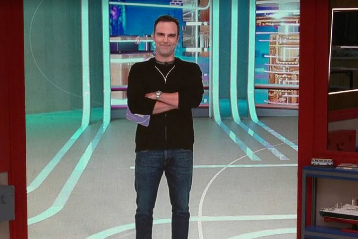 Tadeu Schmidt chama a atenção para o rumo do relacionamento de Bruna Griphao e Gabriel no BBB 23! 