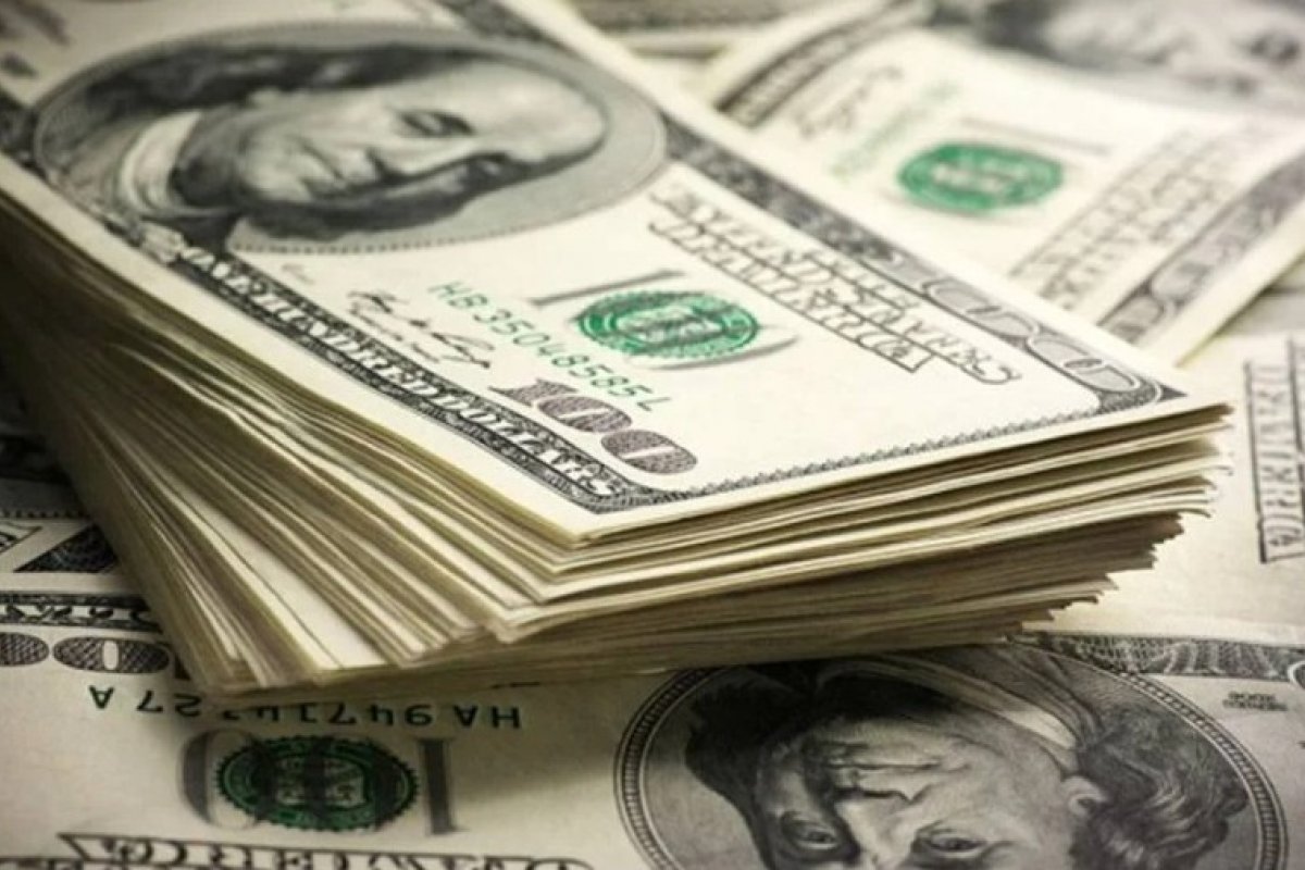 Dólar registra ligeira alta, mas opera estável na abertura do mercado