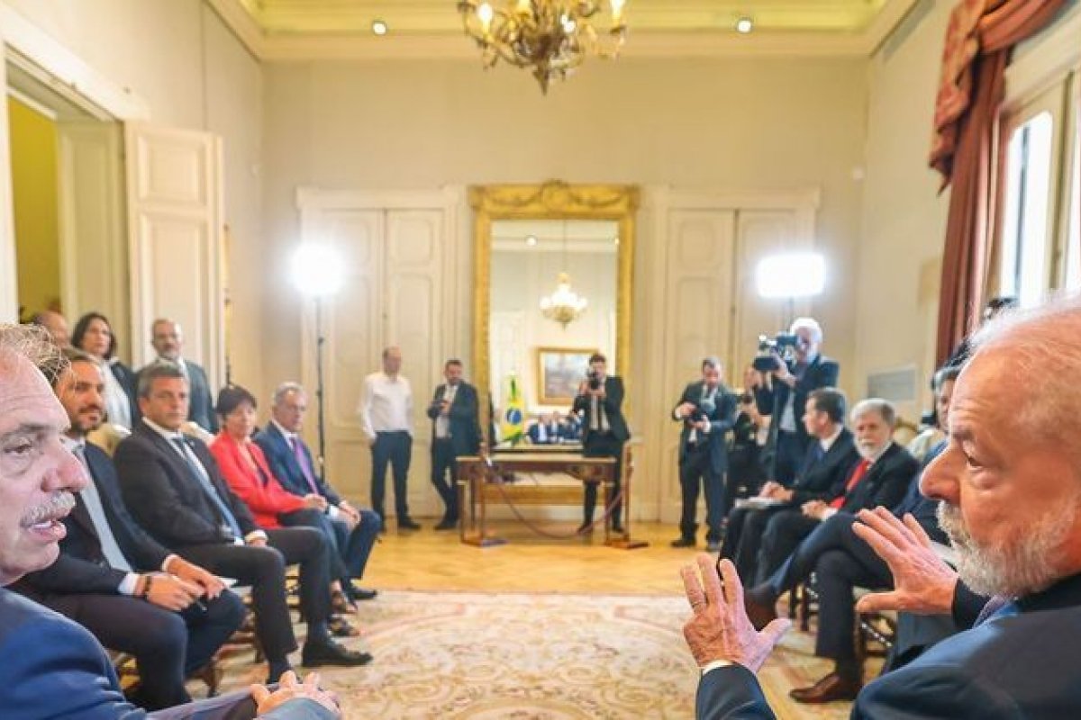 Na Argentina, Lula participa de encontro com presença da Venezuela e outras ditaduras