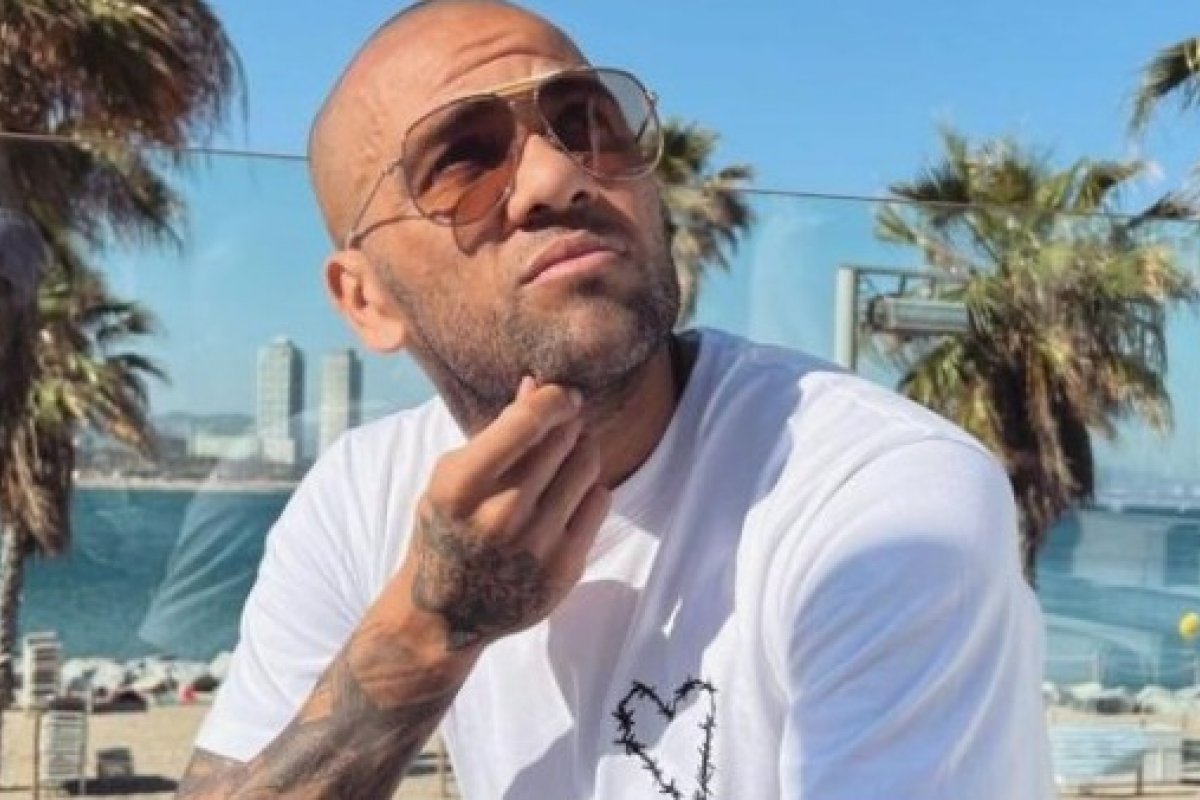 Novo advogado de Daniel Alves deve apresentar recurso à prisão do jogador 