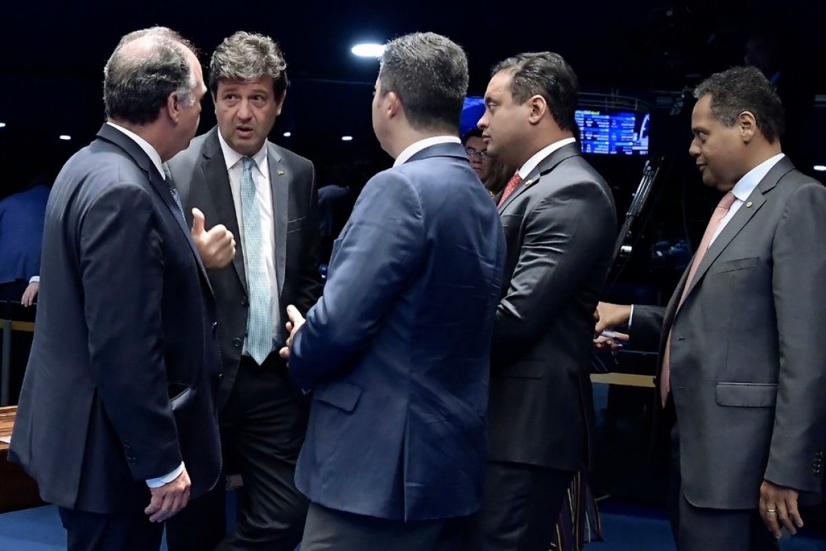 Medida provisória que cria o programa Médicos pelo Brasil é aprovada pelo governo