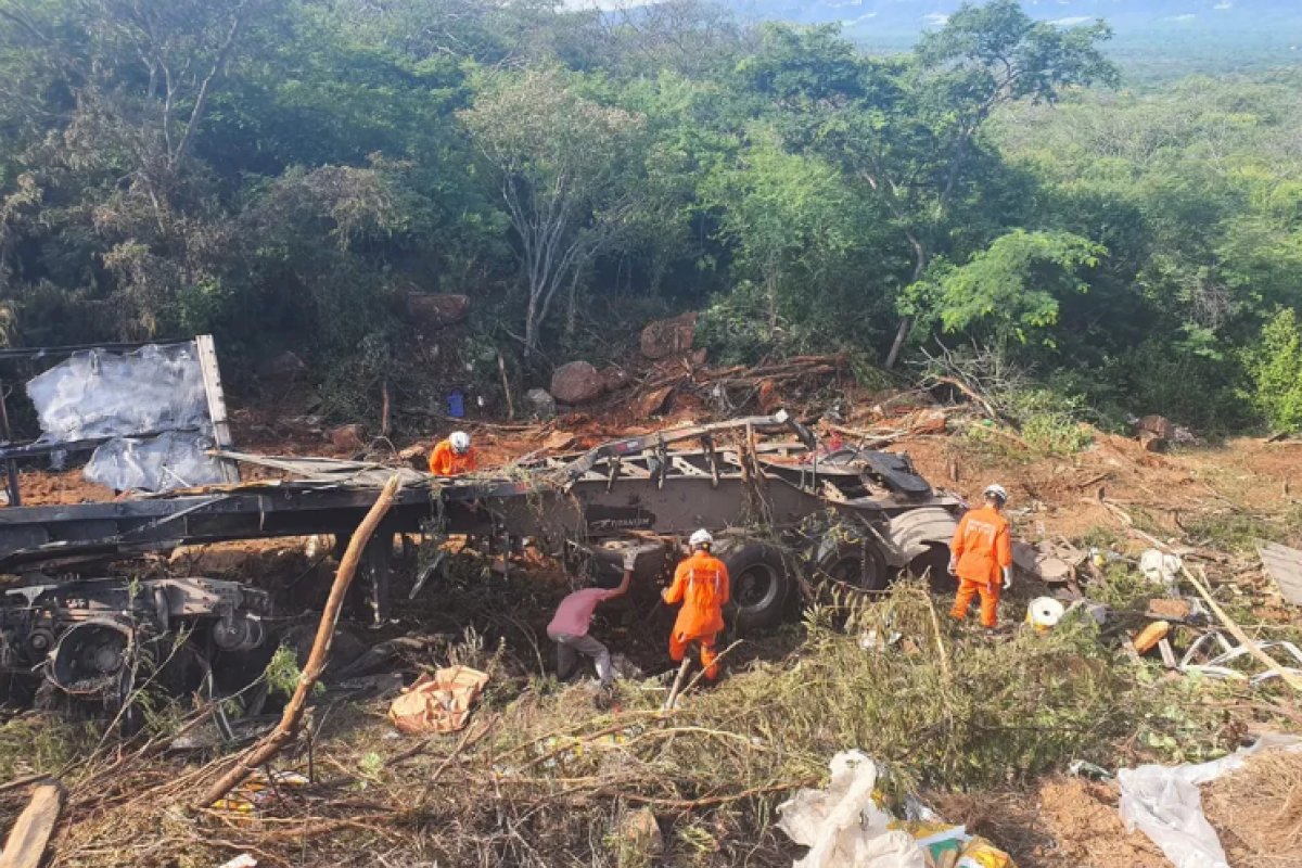 Corpo de criança desaparecida após acidente na BR 242 é encontrado 