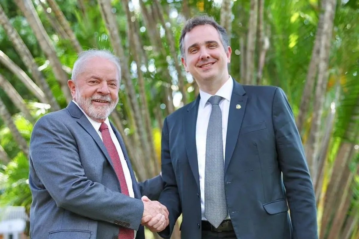 Lula se reúne com Pacheco pela primeira vez após atentado em Brasília 