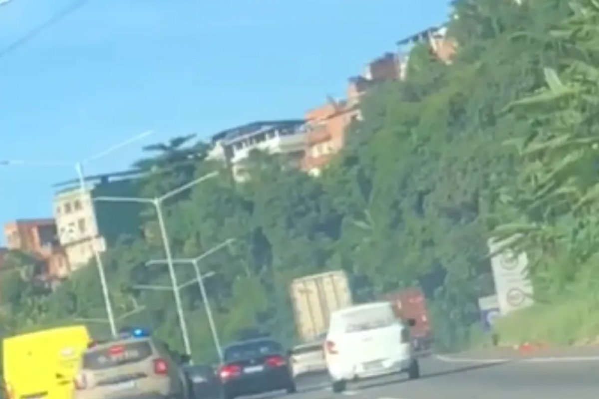 Motociclista ferido após perseguição policial no Calabetão recebe alta médica