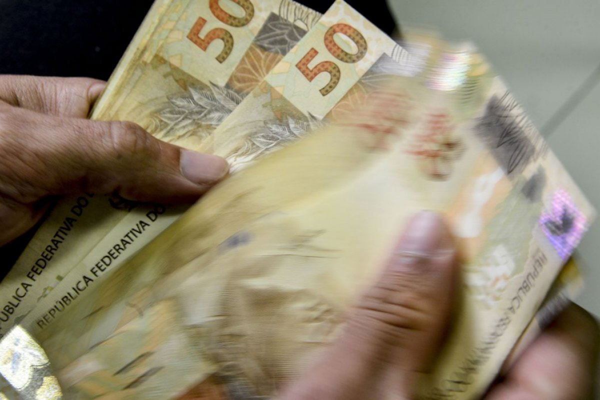 Pesquisa aponta que cerca de 40% das negociações salariais não cobriram a inflação em 2022