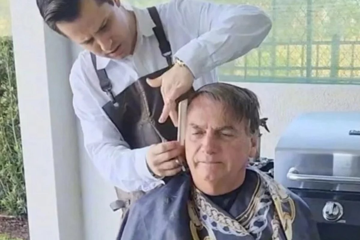 Vídeo: Pastor posta vídeo cortando cabelo de Jair Bolsonaro em Orlando 
