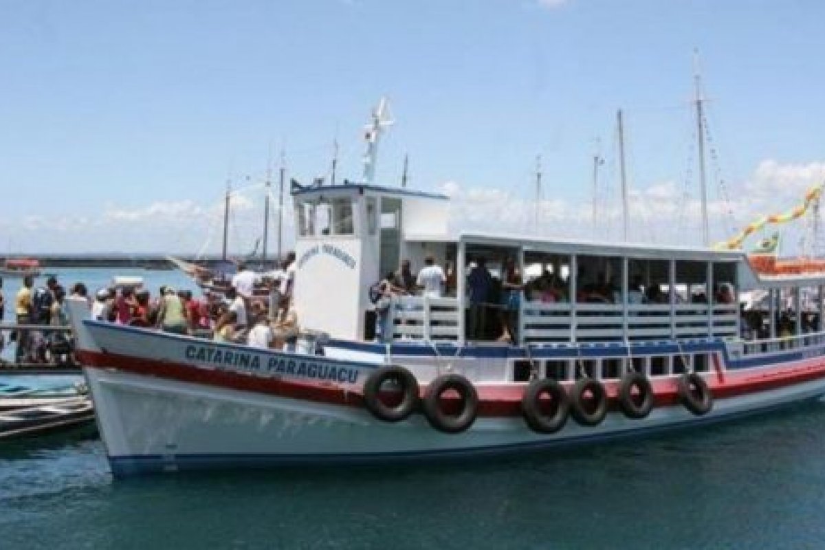 Travessia Salvador-Mar Grande segue suspensa devido a mar agitado
