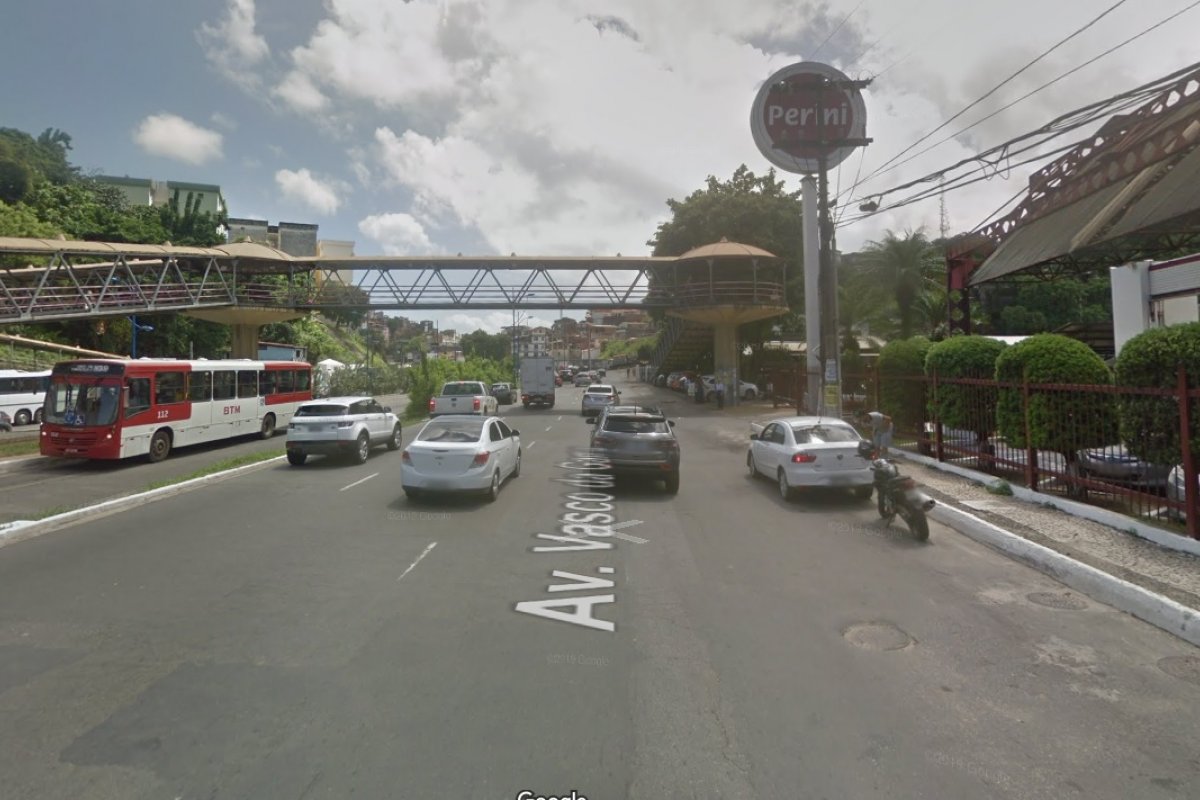 Acidente deixa trânsito lento na avenida Vasco da Gama