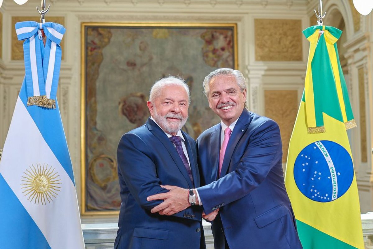 "Ideia terrível", diz economista vencedor do prêmio Nobel sobre moeda única entre Brasil e Argentina