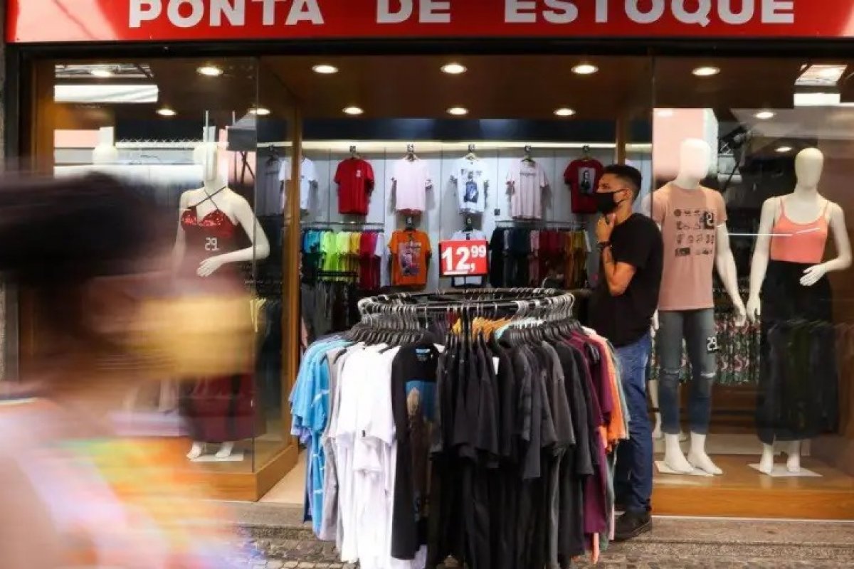 Confiança Empresarial cai 2,1 pontos em janeiro, aponta FGV