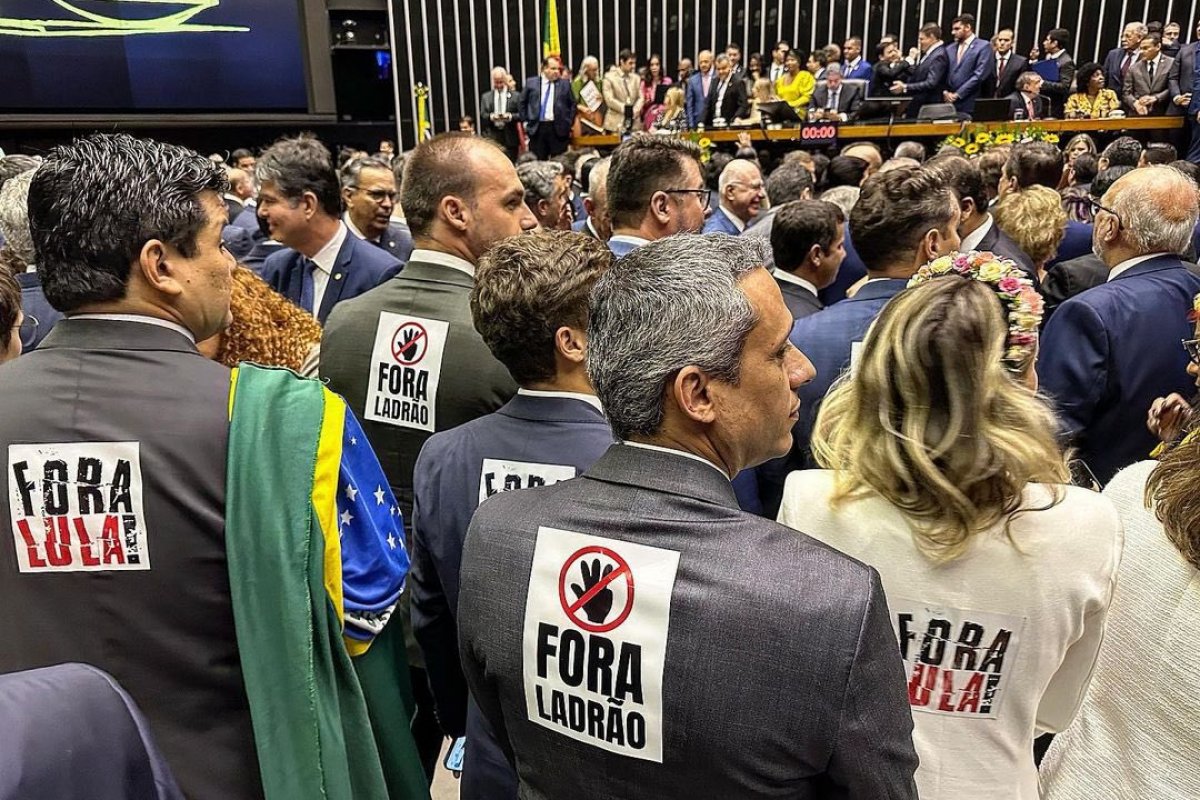 ‘Pacheco não’, Parlamentares protestam durante cerimônia de posse nesta quarta (1)