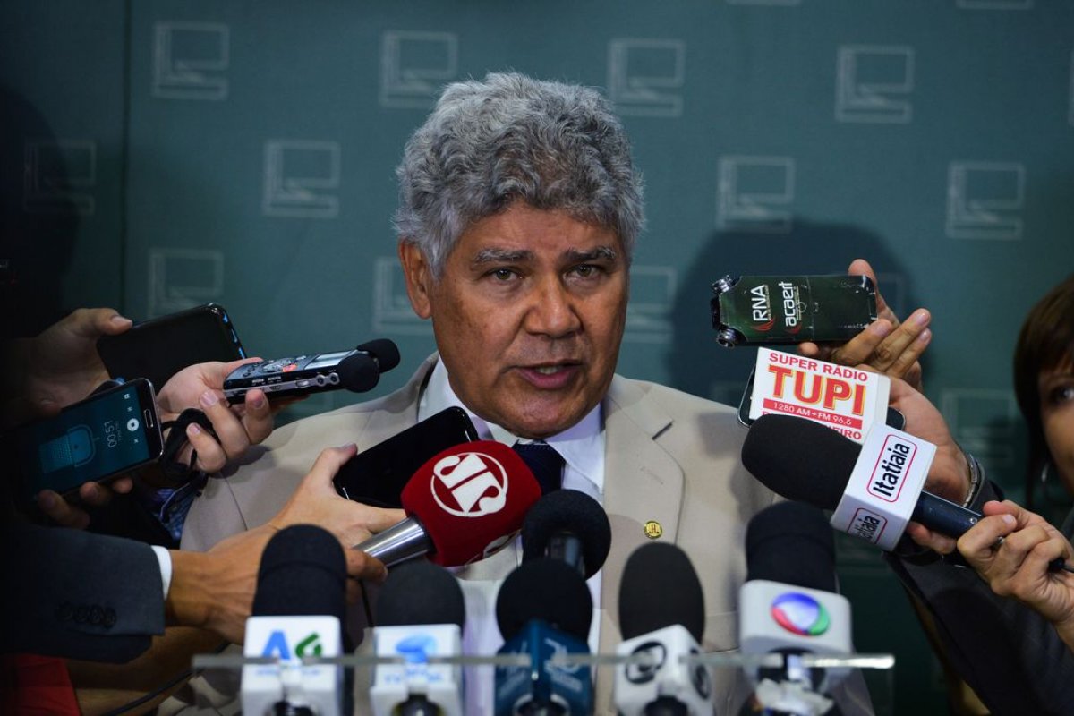 Deputado Chico Alencar protocola candidatura à presidência da Câmara