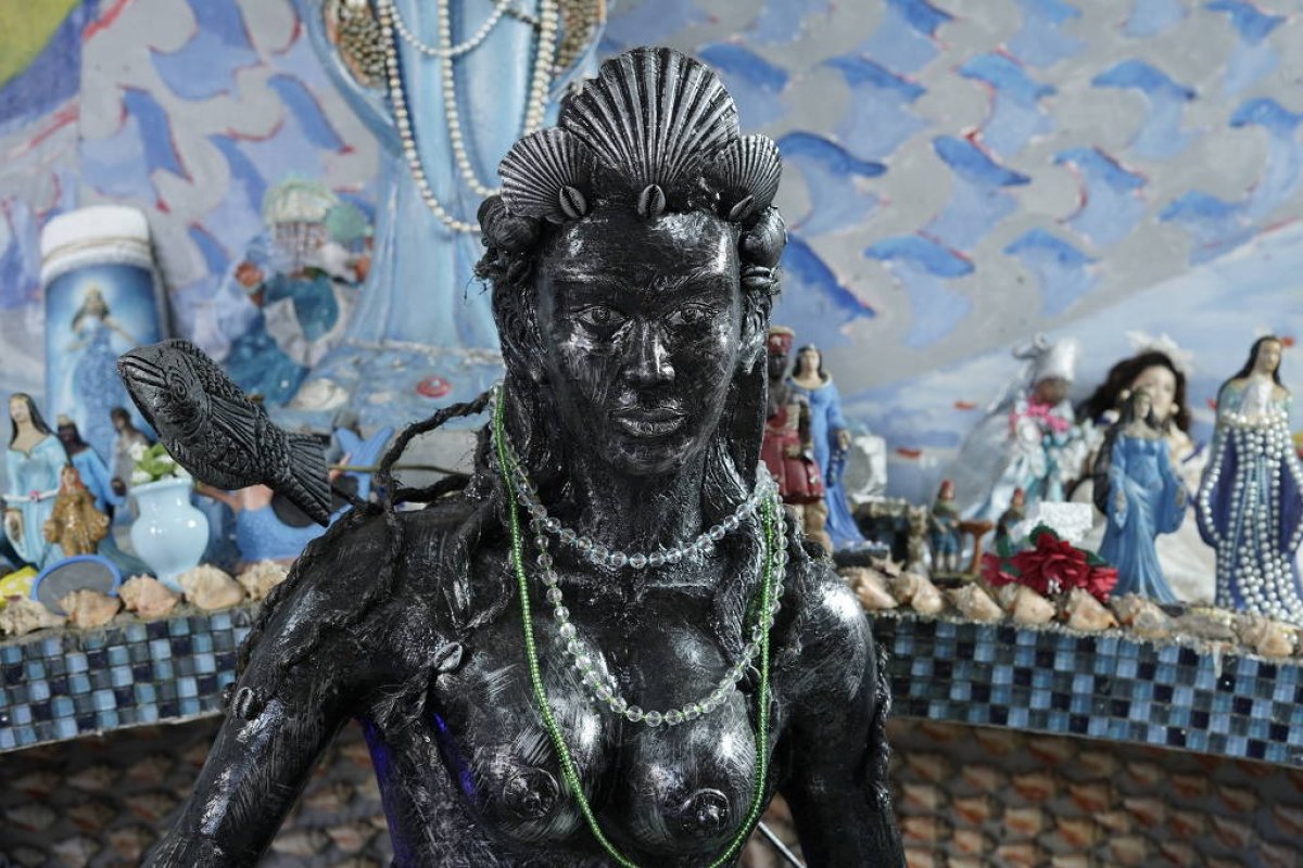 Colônia de Pescadores de Salvador ganha escultura de Iemanjá negra 