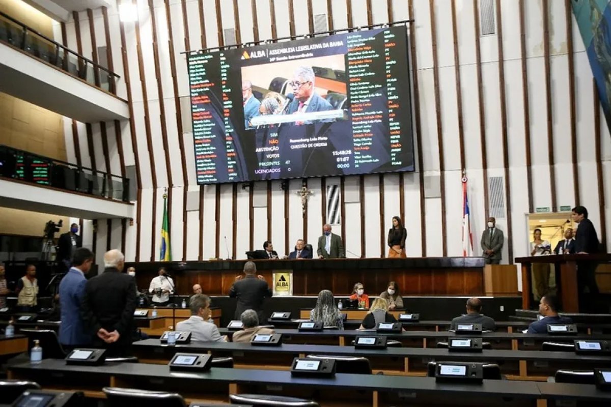 Alba elege nova mesa diretora sem mulheres entre as titulares 