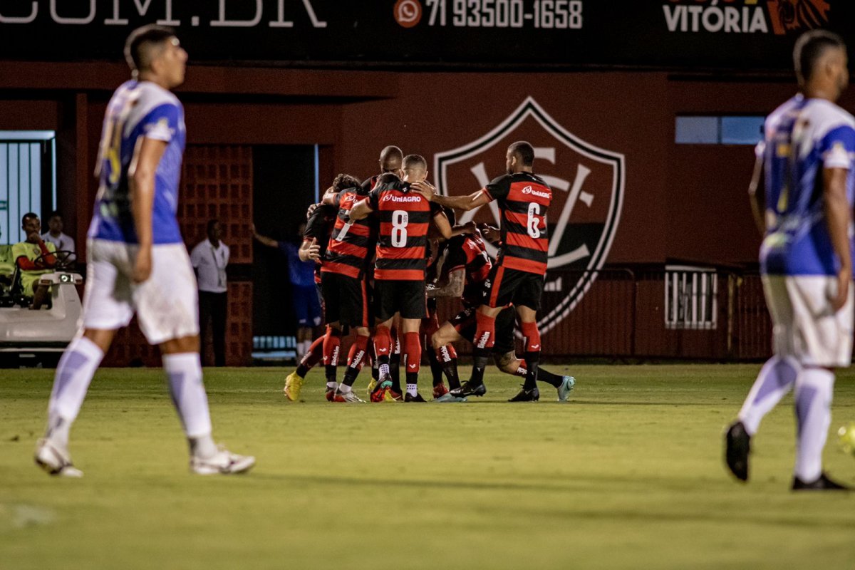 Vídeo: Vitória volta a vencer no Baiano ao bater Jacobinense no Barradão; confira os gols