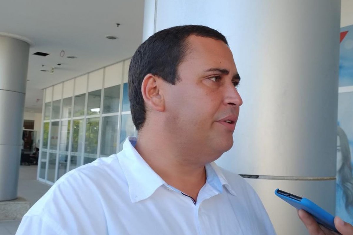 "Salvador tem apenas 430 veículos climatizados", diz Éden Valadares após prefeitura entregar menos da metade dos ônibus prometidos 