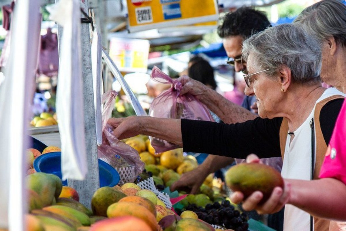 Preço dos alimentos cai pelo 10º mês, aponta FAO