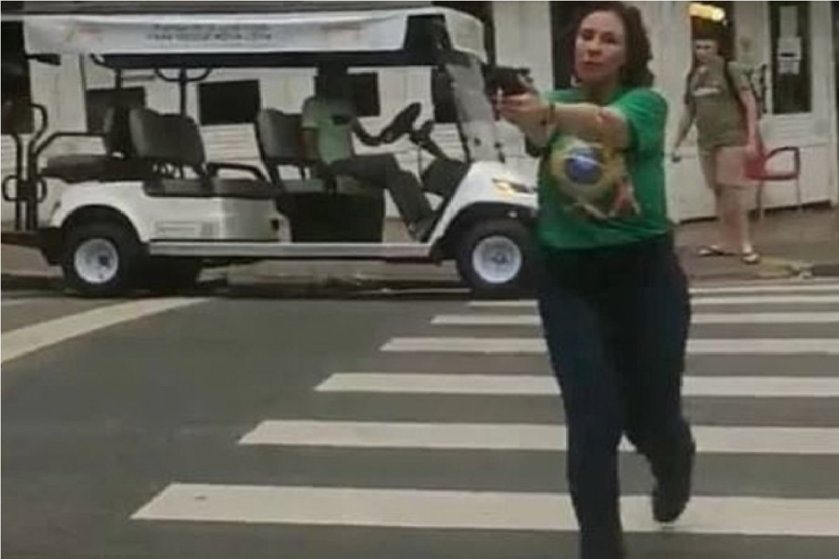 Gilmar Mendes abriu um inquérito contra Carla Zambelli por perseguição armada antes das eleições presidênciais  