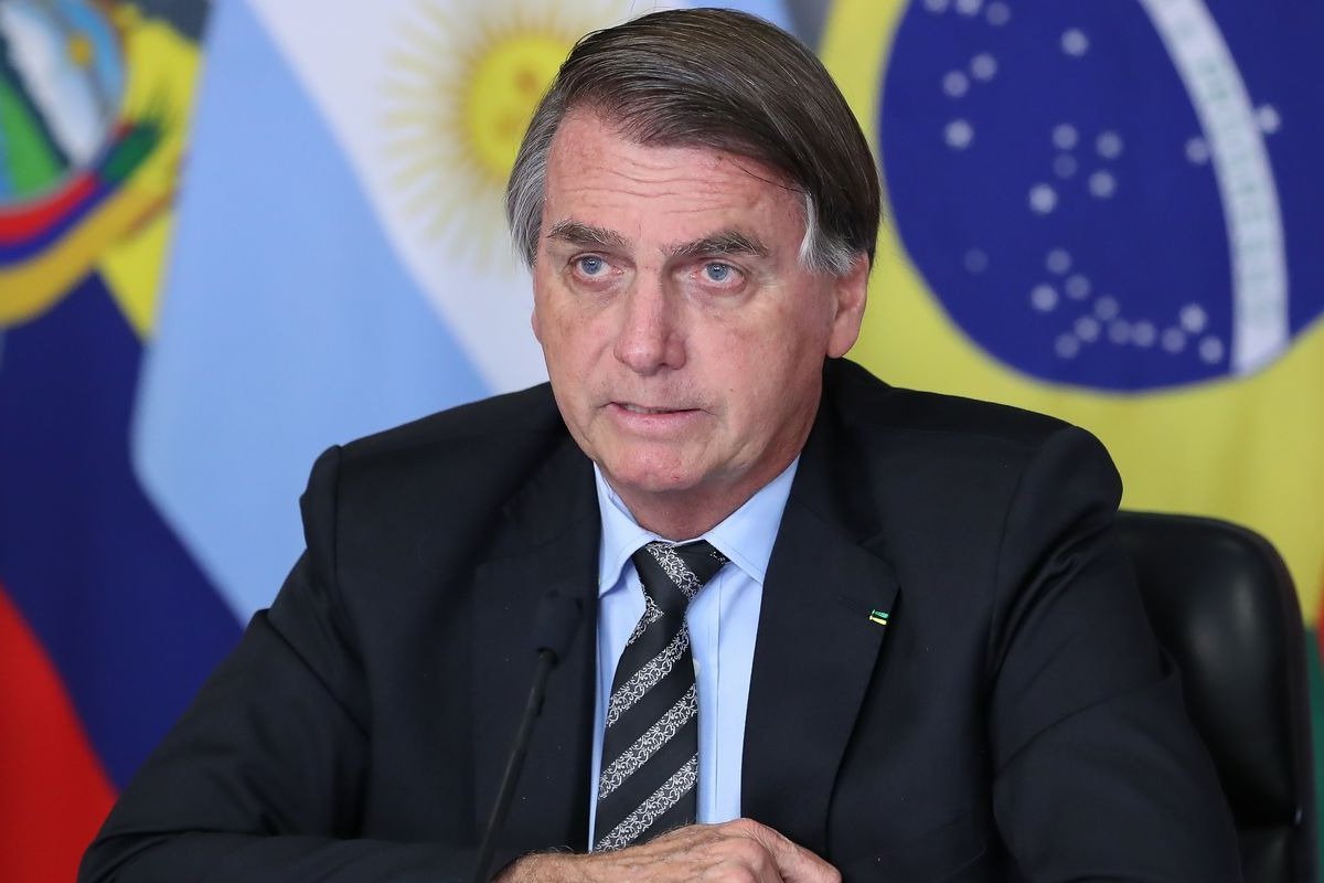 Defesa de Bolsonaro recorre ao STF para invalidar ações sobre reunião com embaixadores