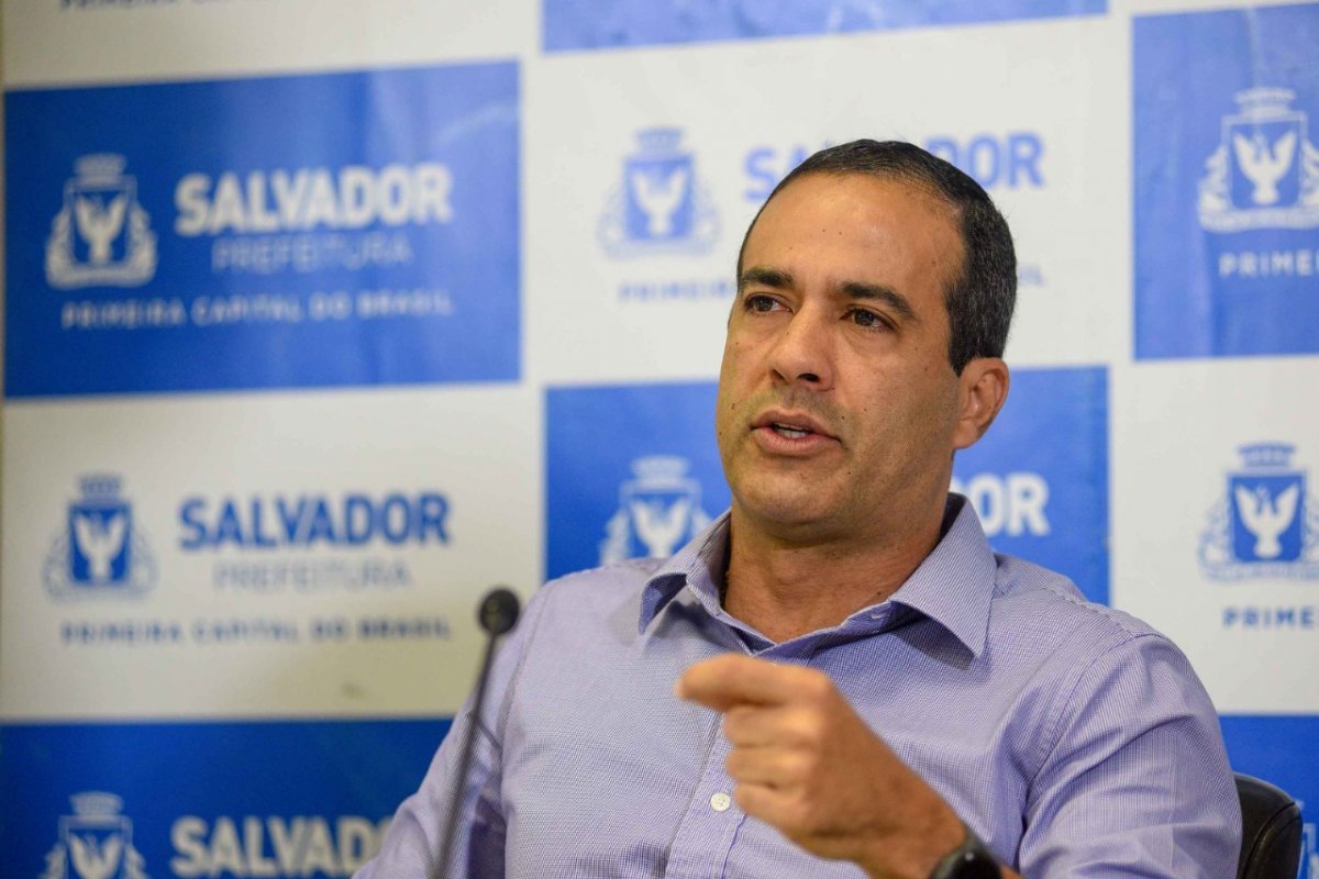 "A gente faz um apelo para que as pessoas atualizem o ciclo vacinal", diz Bruno Reis