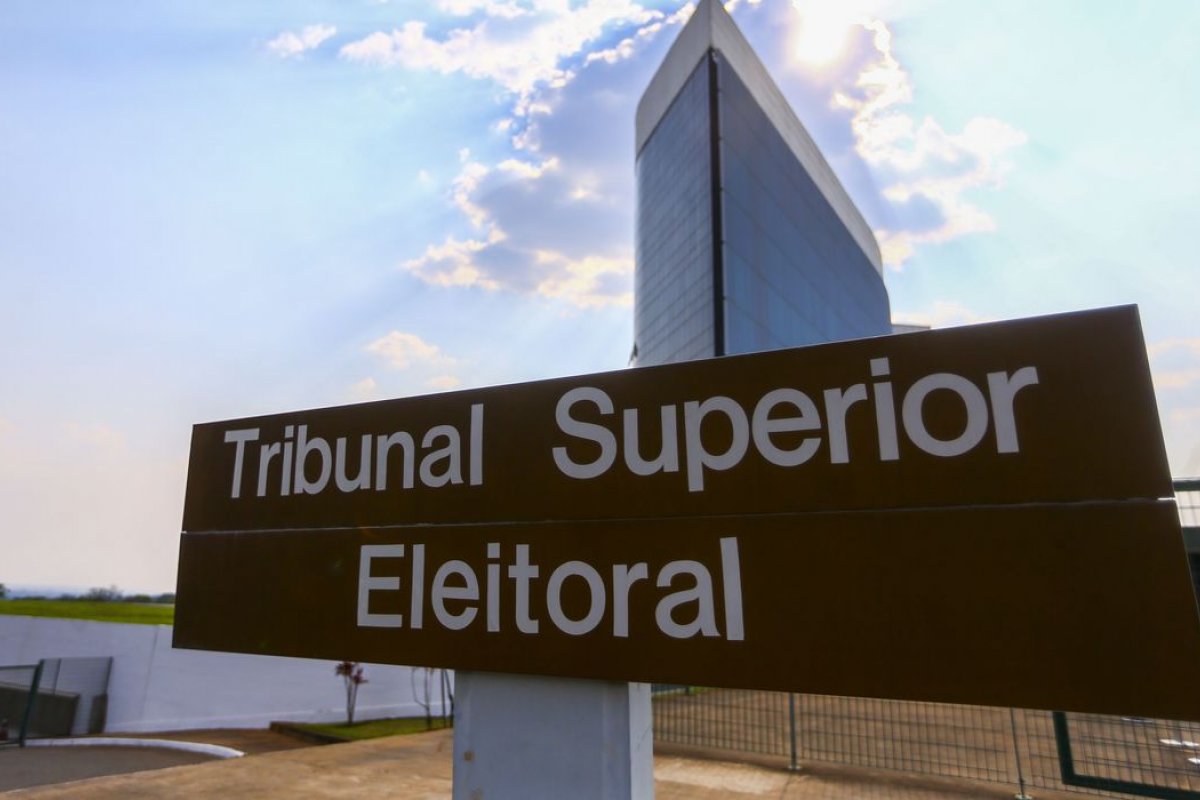 Corregedor do TSE nega pedido de Bolsonaro para tirar minuta inconstitucional de investigação