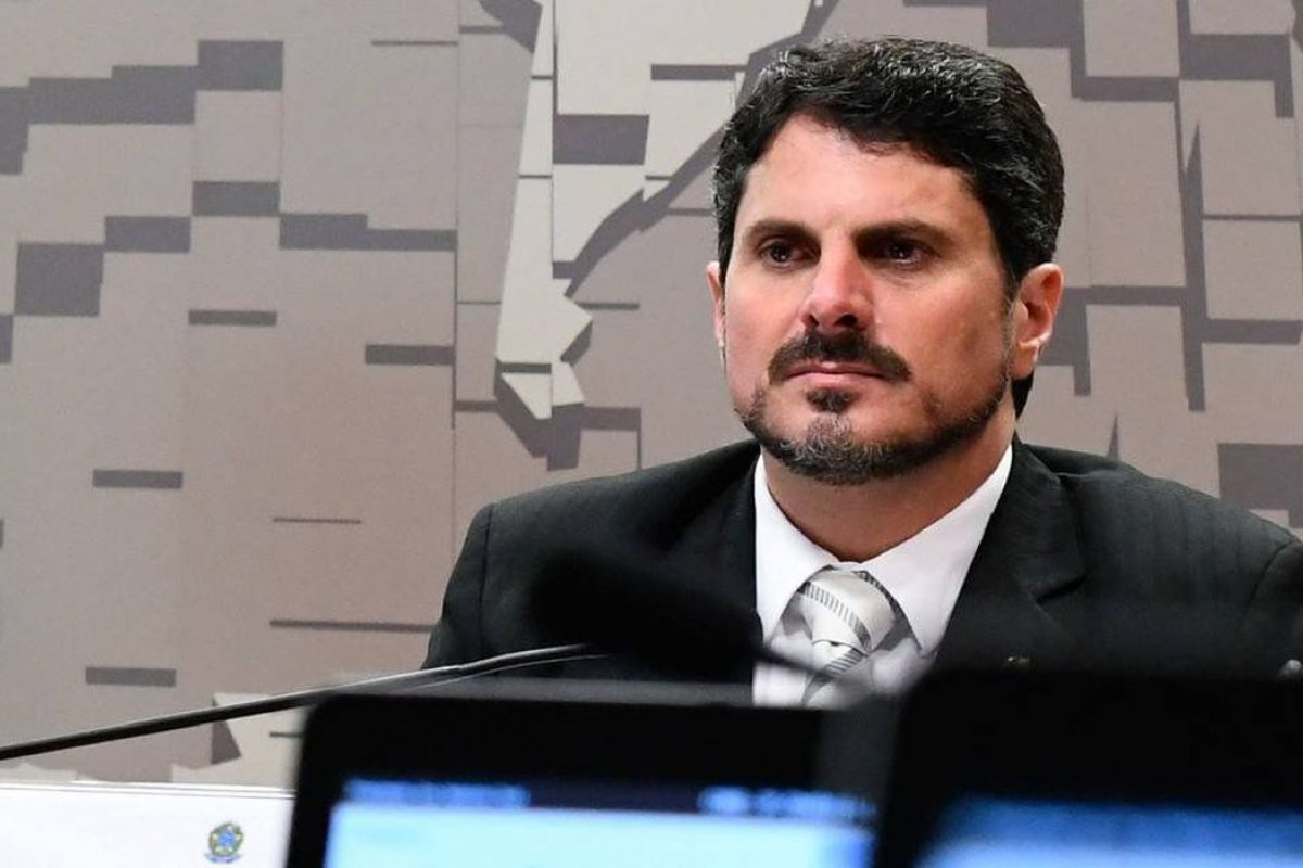 Senado pede ao STF que determine devolução do celular de Marcos do Val