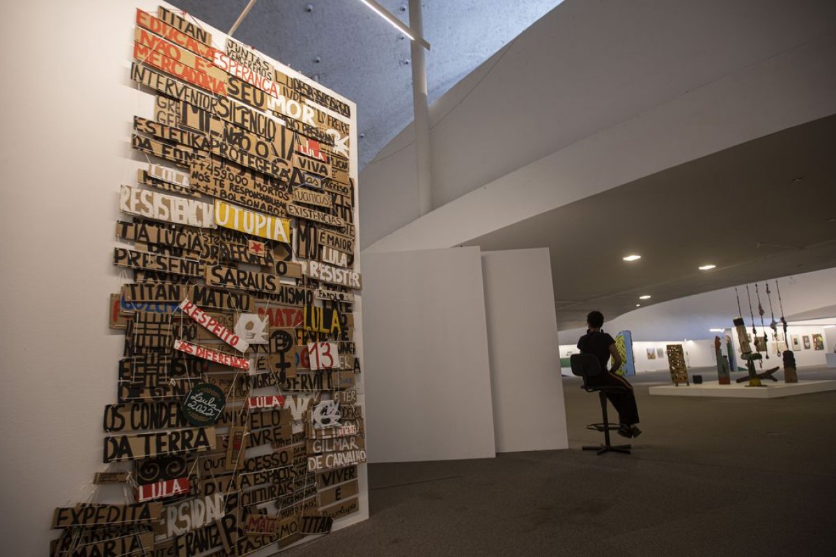 Exposição no Museu da República celebra democracia após um mês dos atos criminosos em Brasília 