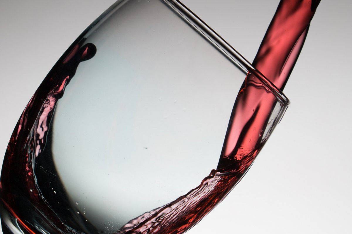 Consumo moderado de vinho remodela flora intestinal e beneficia coração, afirma estudo