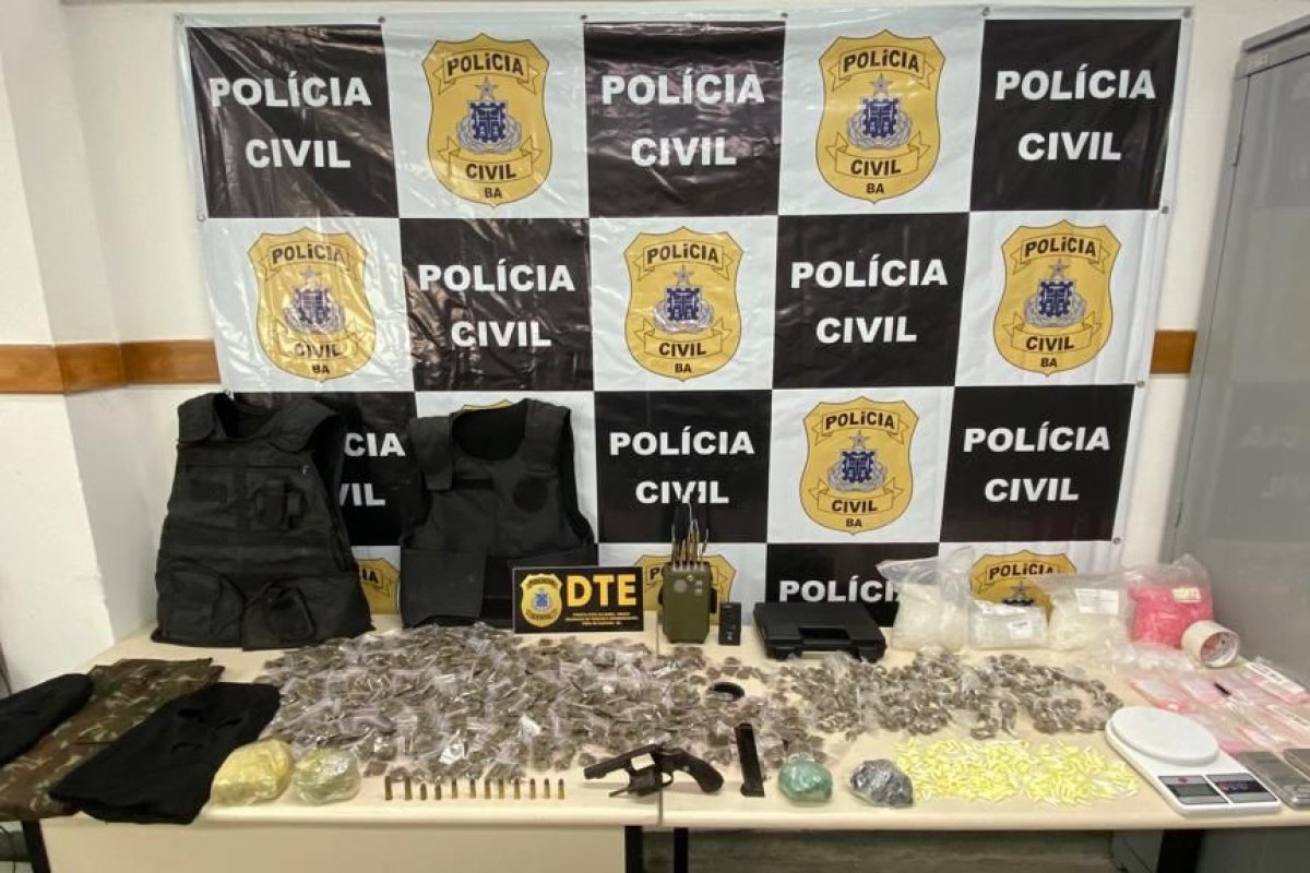 Homem é preso pela polícia com mil porções de droga em Feira de Santana