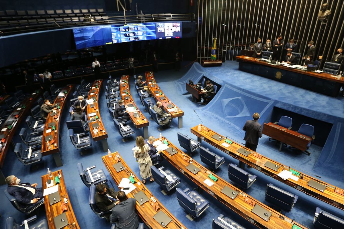 Comissão no Senado sobre inteligência artificial sugere multa de até R$ 50 milhões para vazamento de dados 