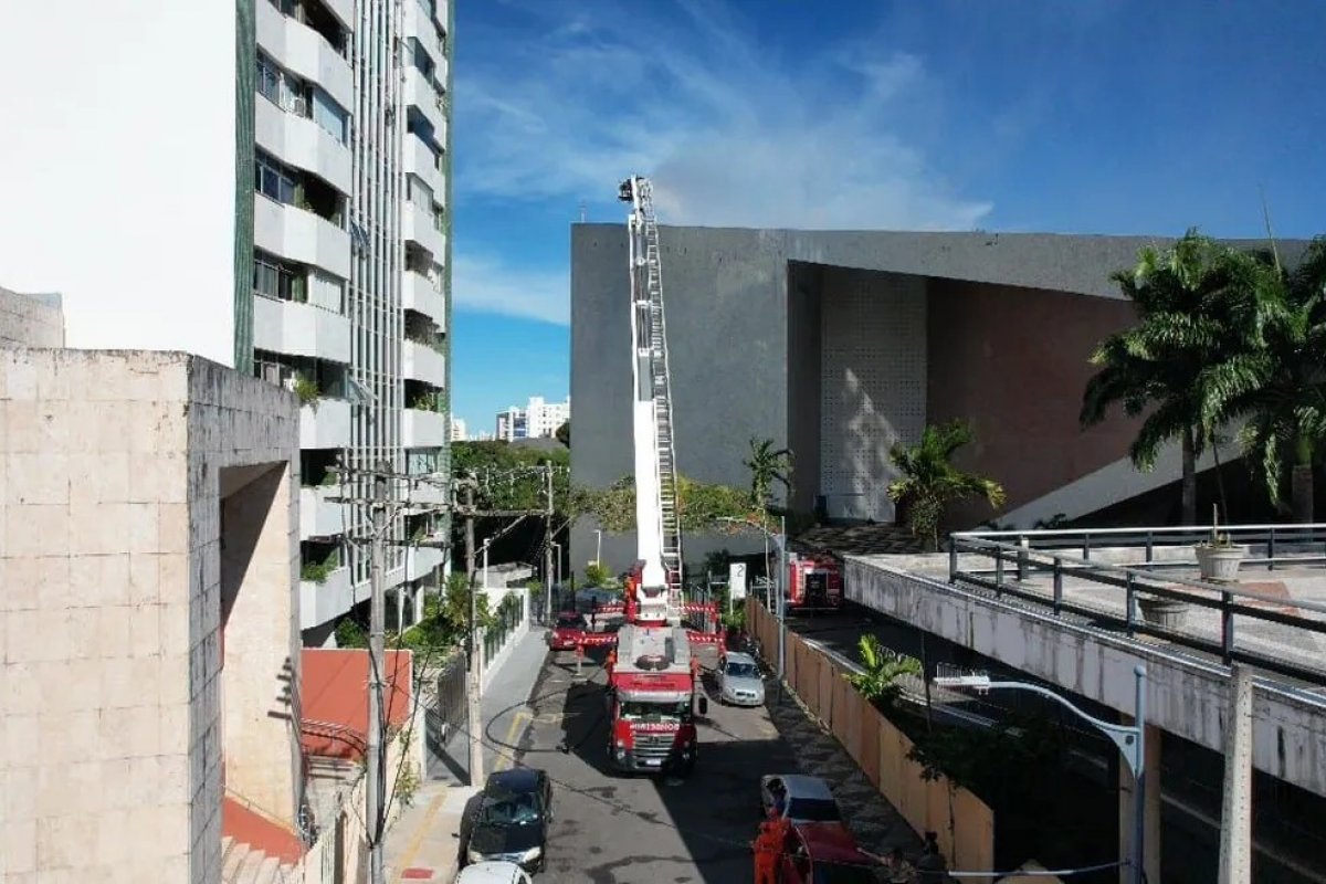 Laudo da polícia aponta que incêndio no TCA não foi criminoso