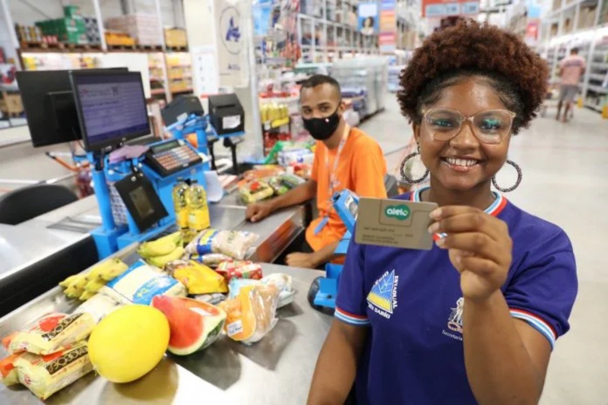 Primeira parcela do Bolsa Presença do ano letivo 2023 será paga pelo Governo da Bahia em 15 de março