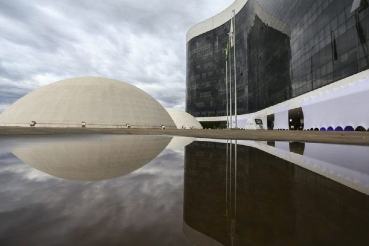 TSE intima Google a disponibilizar informações para ação de Bolsonaro contra Lula