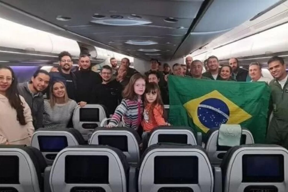 Terremoto na Turquia: avião da FAB chega ao Brasil com 17 sobreviventes 