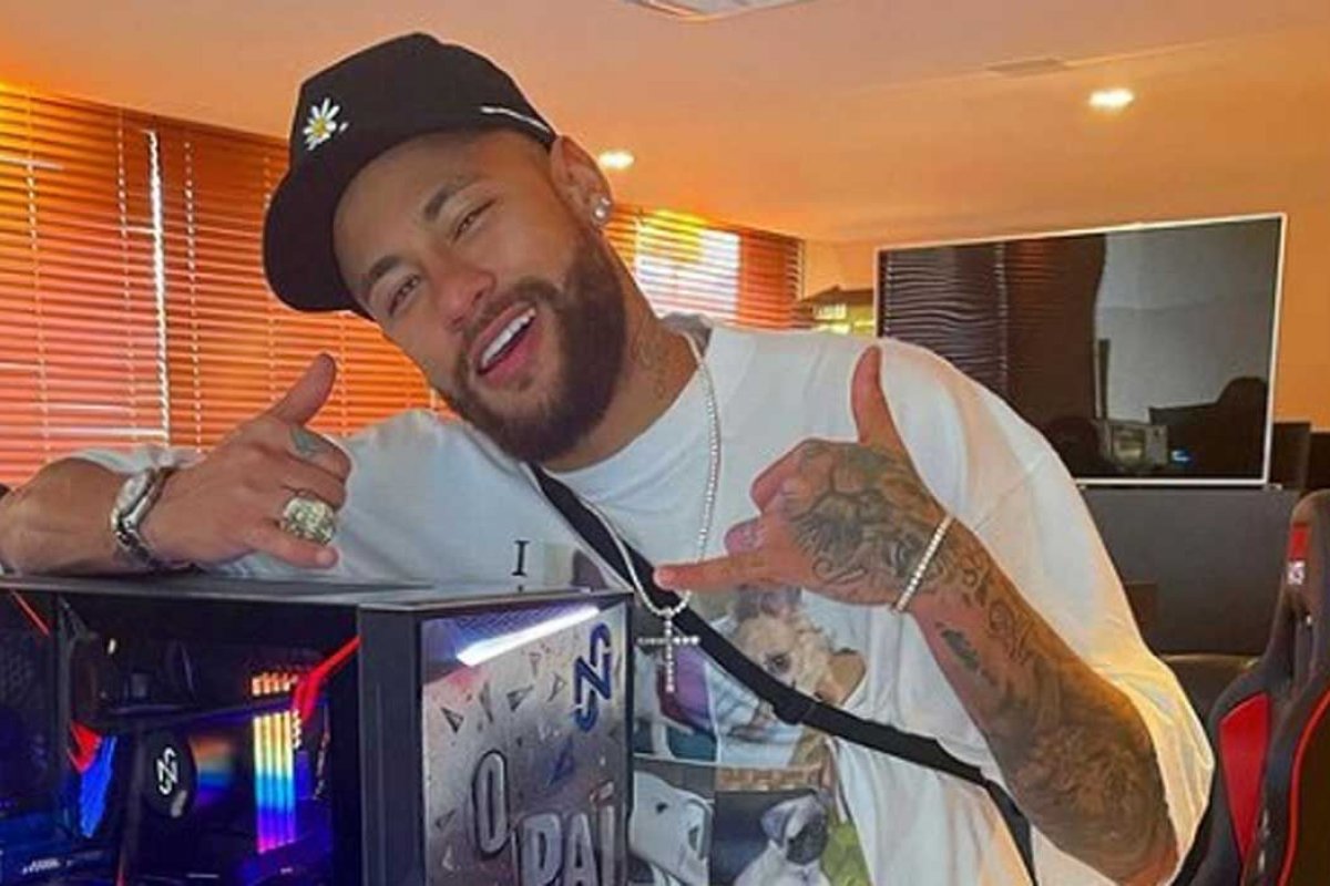 PSG vai tentar negociar Neymar até o final da temporada, diz jornal francês