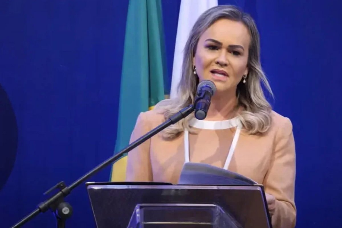 Como deputada federal, atual ministra do Turismo propôs recriar matéria escolar da ditadura 