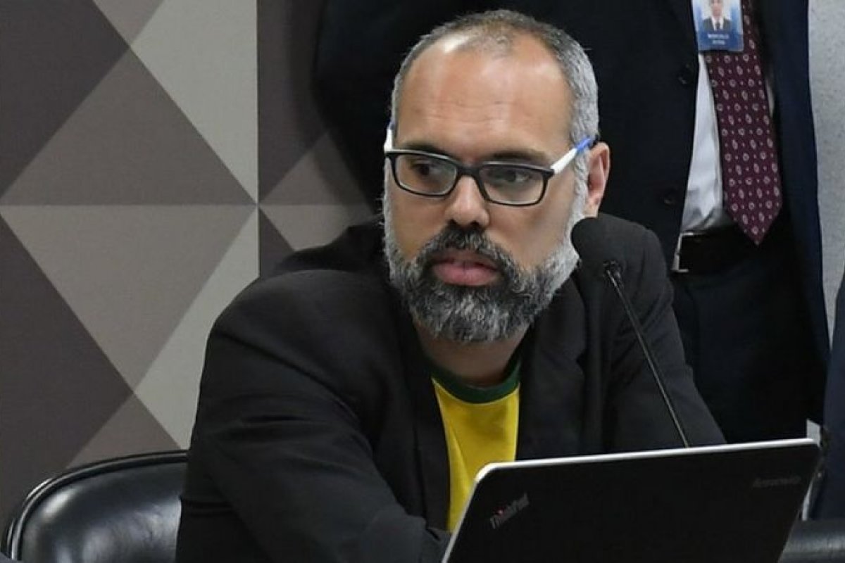 Allan dos Santos comemora cidadania americana