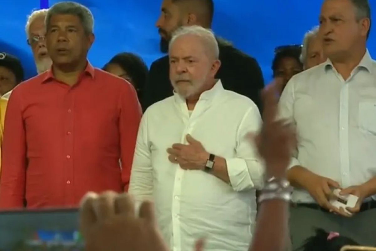 Rui anuncia retorno do Bolsa Família no lugar de Lula em evento do  MCMV e gera constrangimento 
