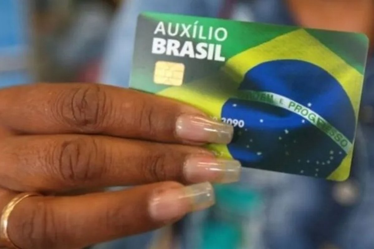 Grupo de famílias com um único membro beneficiário do Auxílio Brasil mais que dobrou em 2022