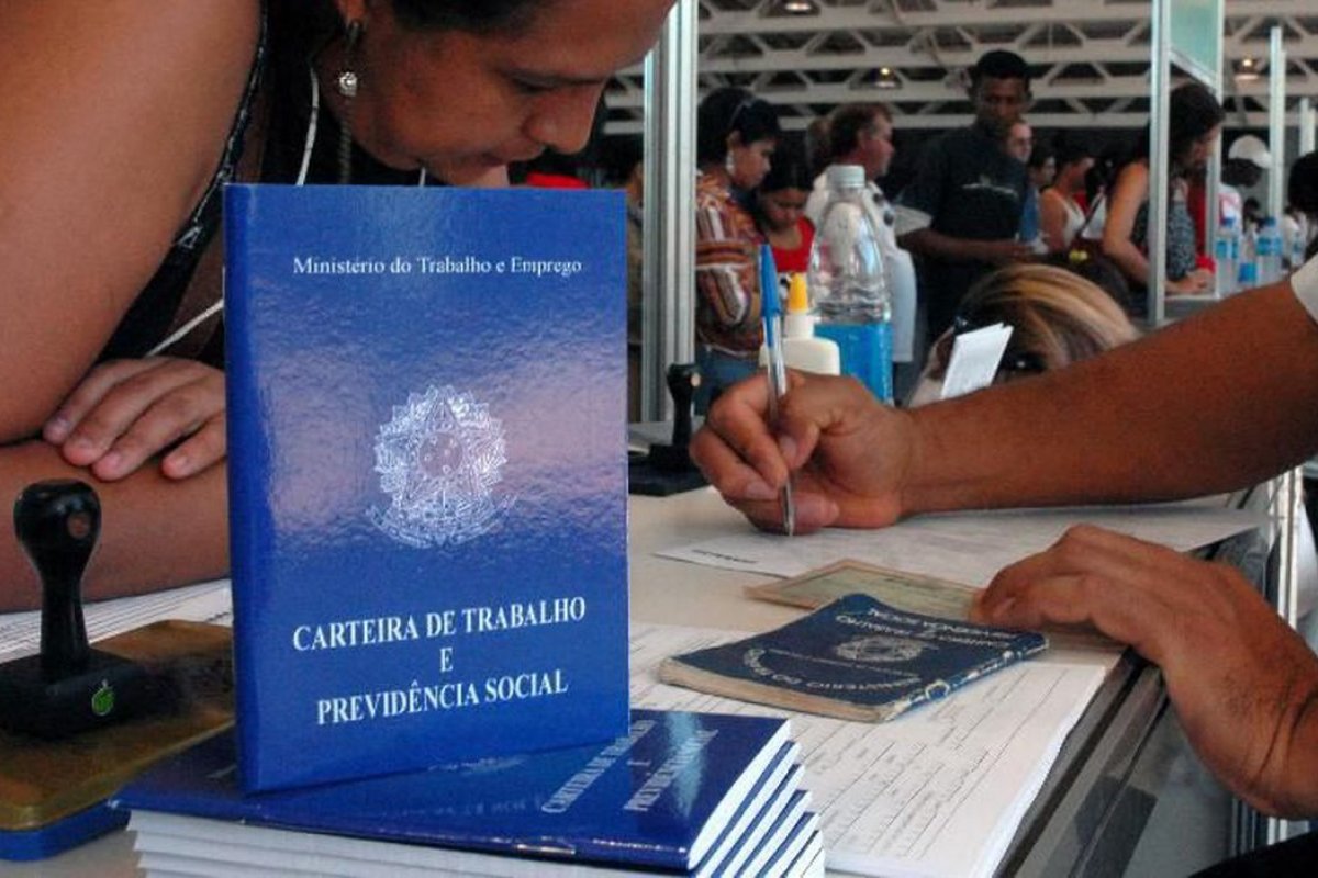 76,7% dos trabalhadores por conta própria no Nordeste desejam ter vínculo formal de emprego, aponta FGV IBRE