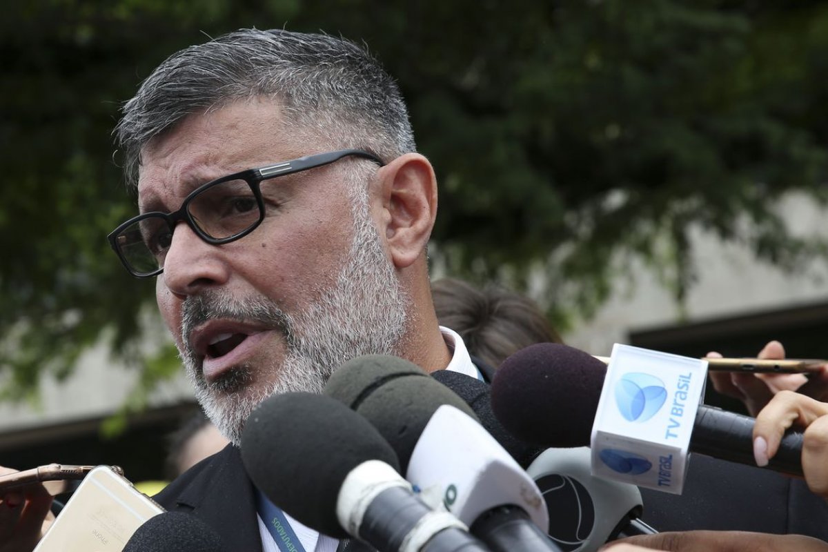 Ex-motorista acusa Alexandre Frota de usá-lo como laranja 