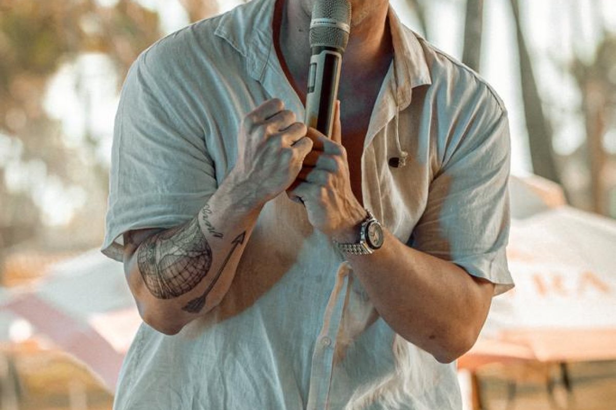 Guga Meyra se apresenta em Trio Pipoca no Carnaval de Salvador 