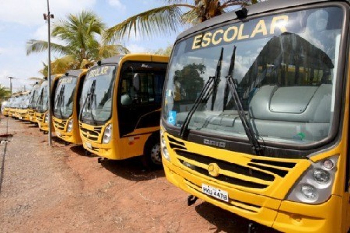 Grupo é preso suspeito de roubar 37 celulares em ônibus escolar na Ilha de Itaparica 